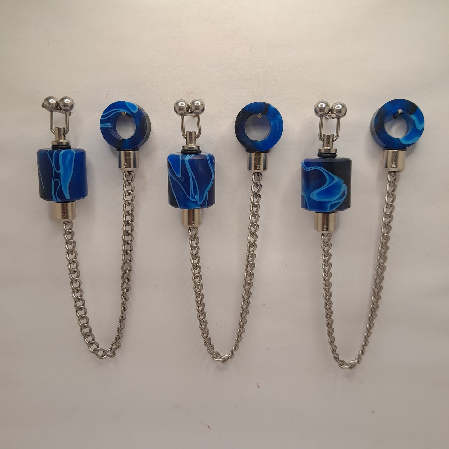 Set Of 3 Stumpy Blue Marbled Bobbins With Matching Hockey Sticks Ref A14