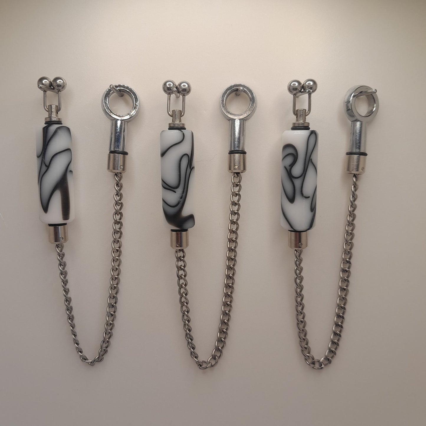 Set Of 3 Thin Body White / Black Marbled Bobbins With Black Or Stainless Chains Ref SL1